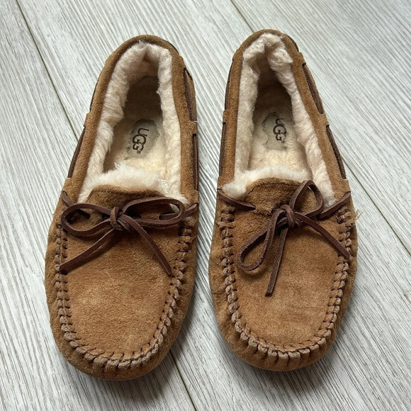 UGG Dakota Moccasin Chestnut Slipper US Size 5 - Picture 1 of 14